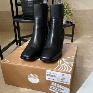 Patina Black Leather Vero Chelsea Boots